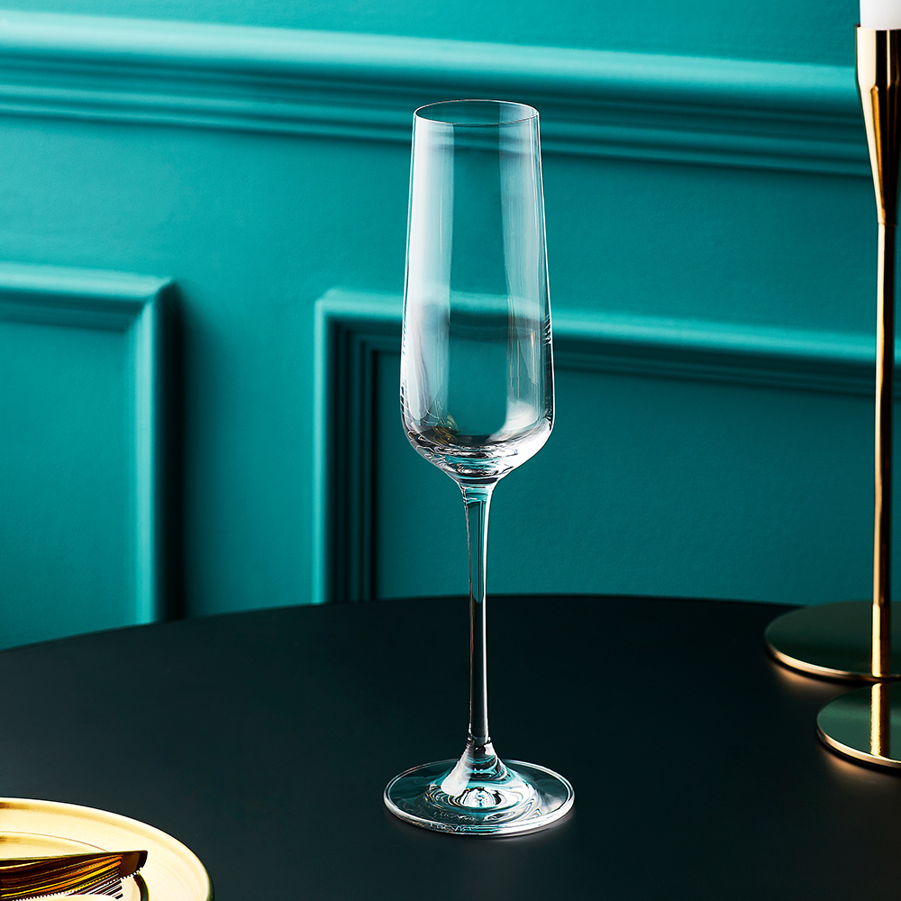 Lucaris Hong Kong Hip – Champagne 270 ml.